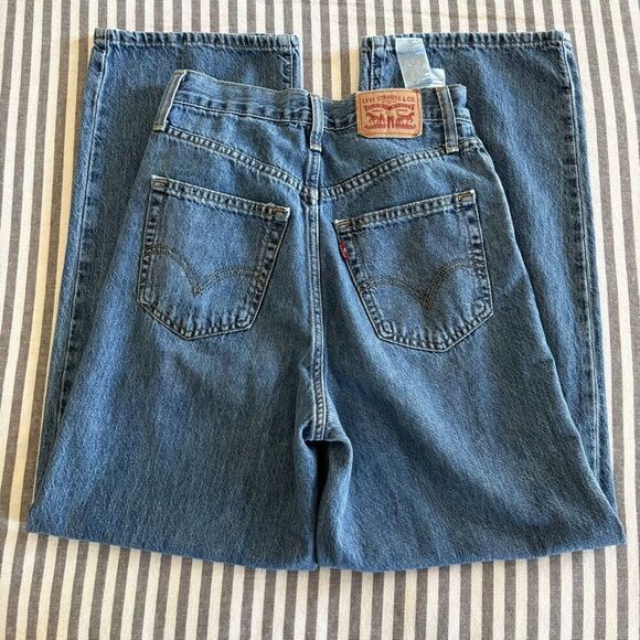 Levi's Denim - Levi’s High Waisted Straight Jeans Size 26